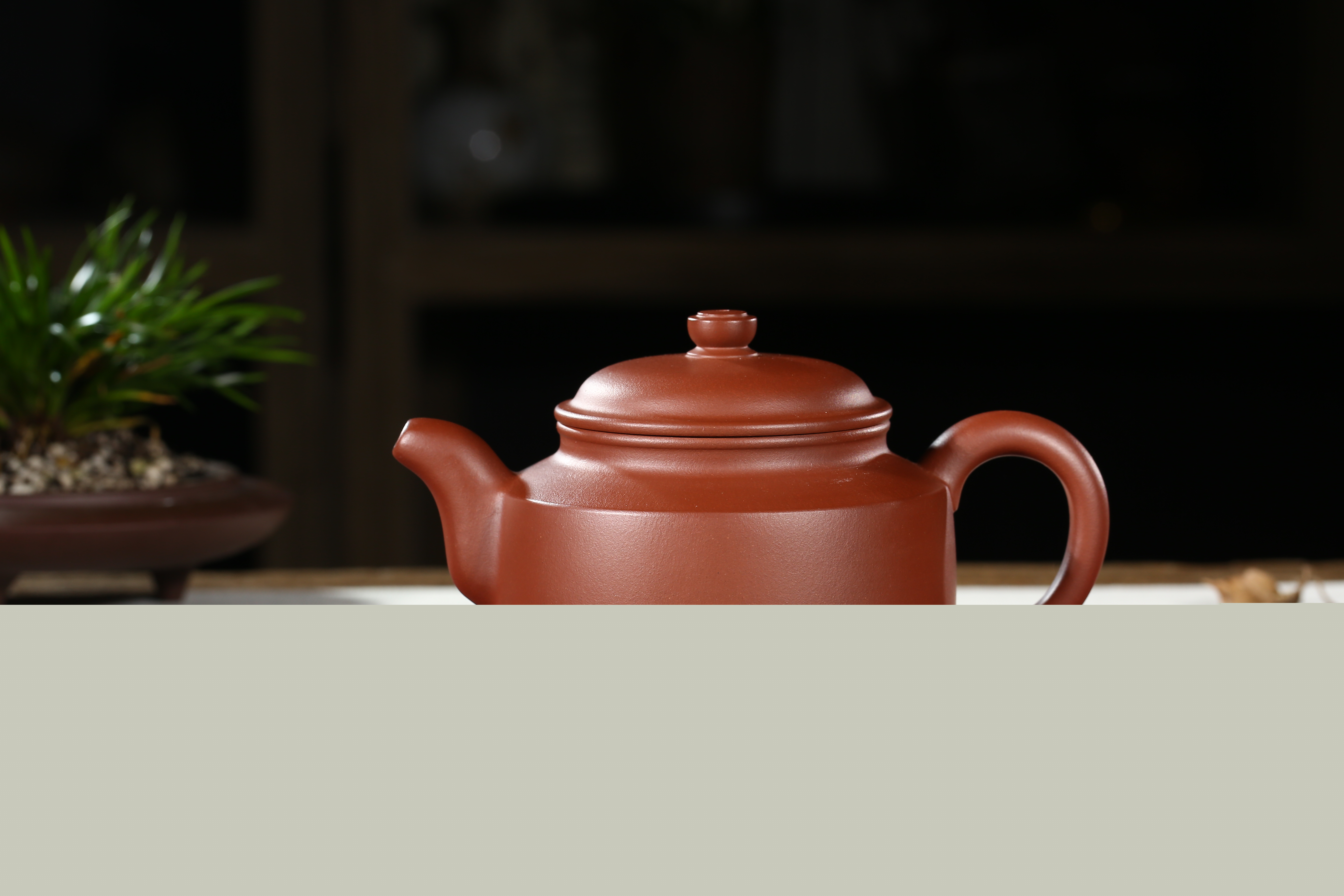 品茶先品壺——金槽和碾沉香末，冰碗輕涵翠縷煙